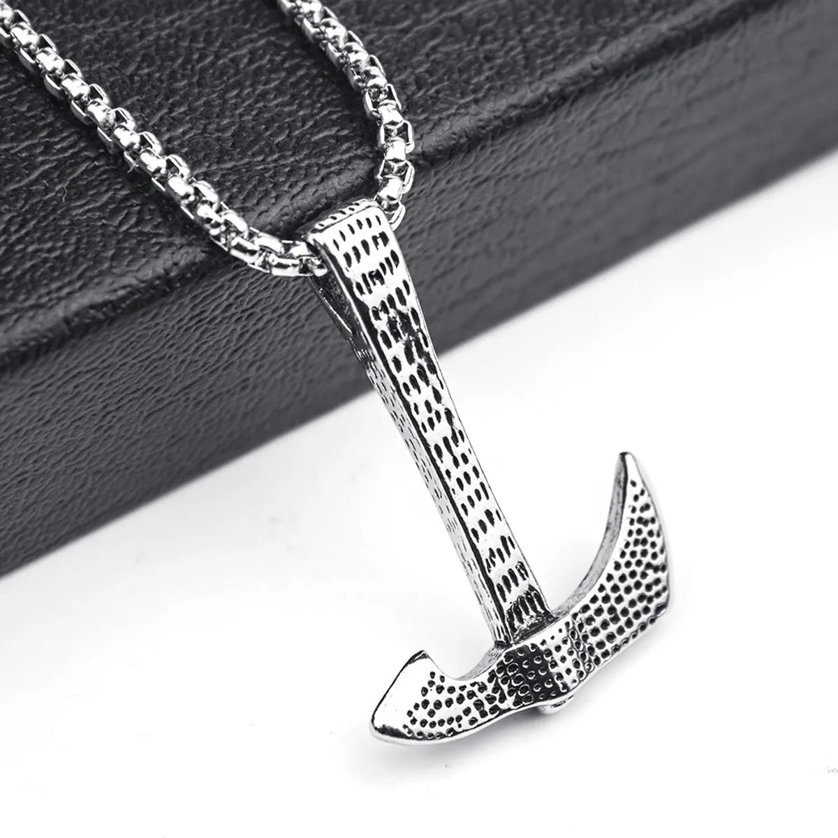 Hip-Hop Geometric Alloy Stoving Varnish Men'S Necklace