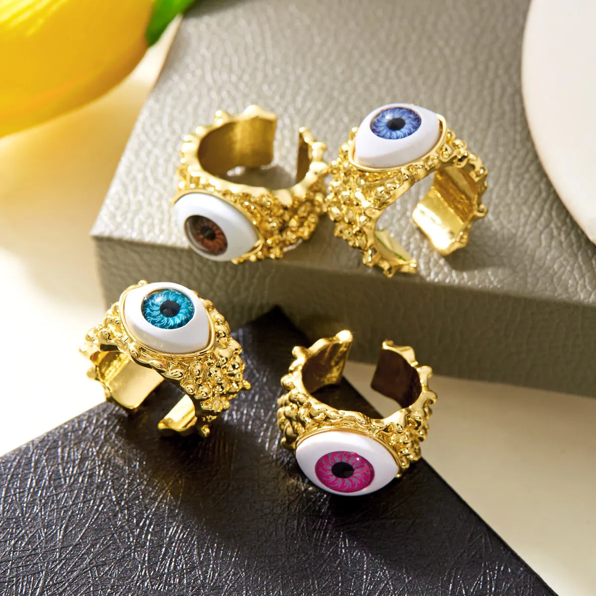 Hip-Hop Oversized Eye Alloy Inlay Resin Halloween Unisex Open Rings