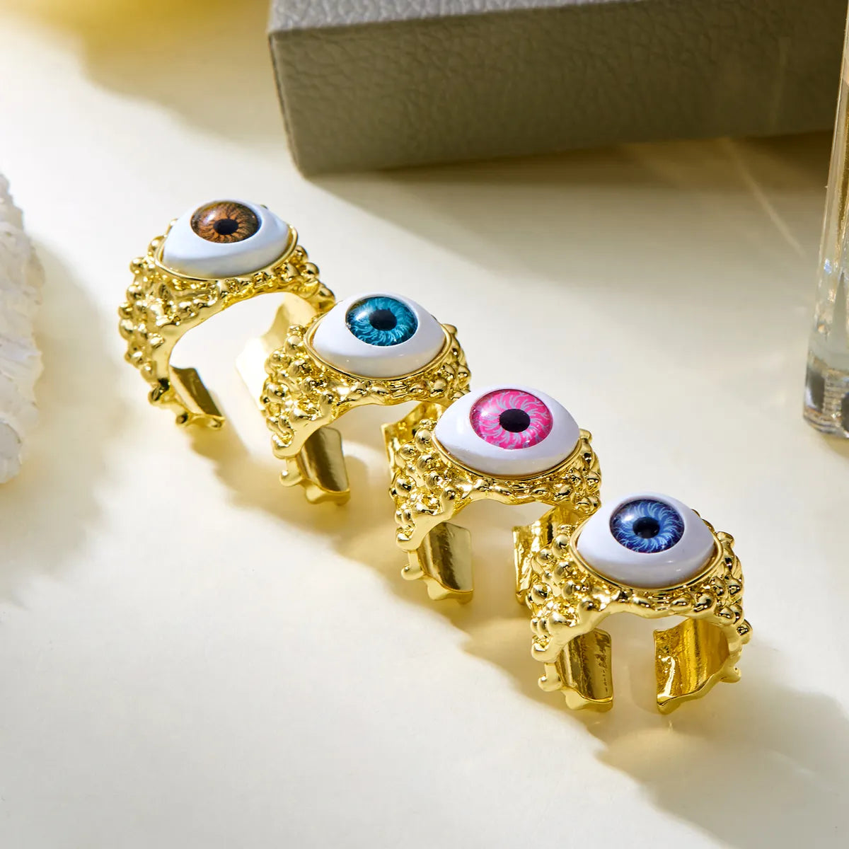 Hip-Hop Oversized Eye Alloy Inlay Resin Halloween Unisex Open Rings