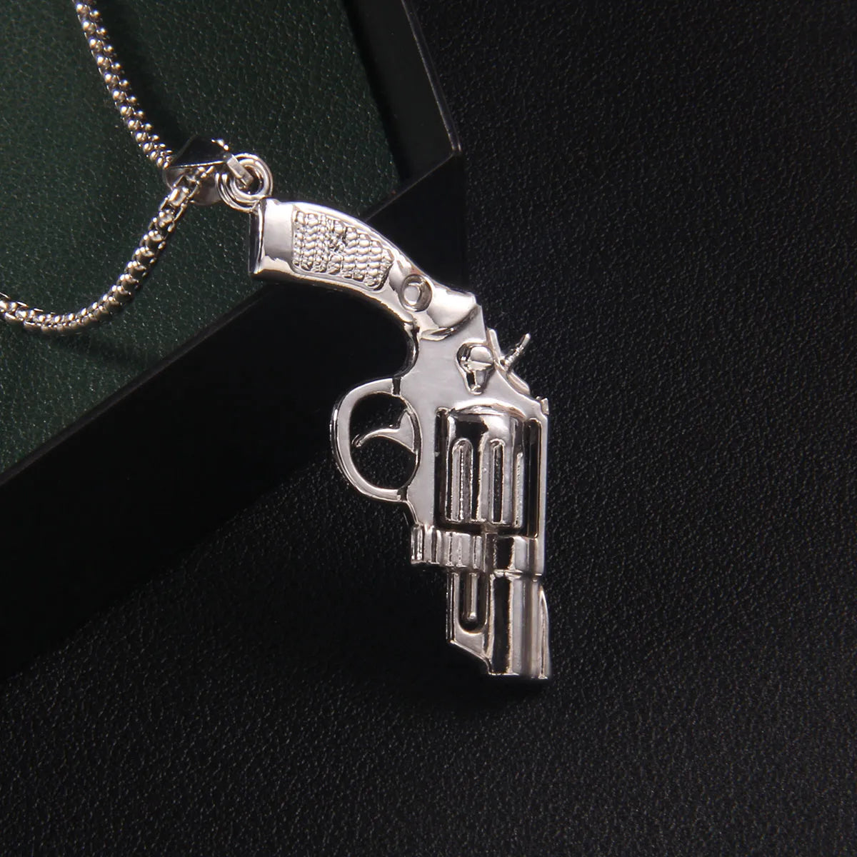 Hip-Hop Pistol 201 Stainless Steel Zinc Alloy Plating Men'S Pendant Necklace