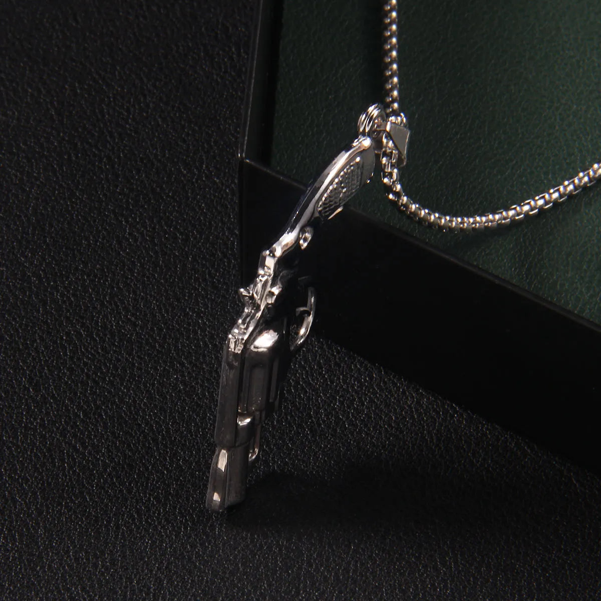 Hip-Hop Pistol 201 Stainless Steel Zinc Alloy Plating Men'S Pendant Necklace