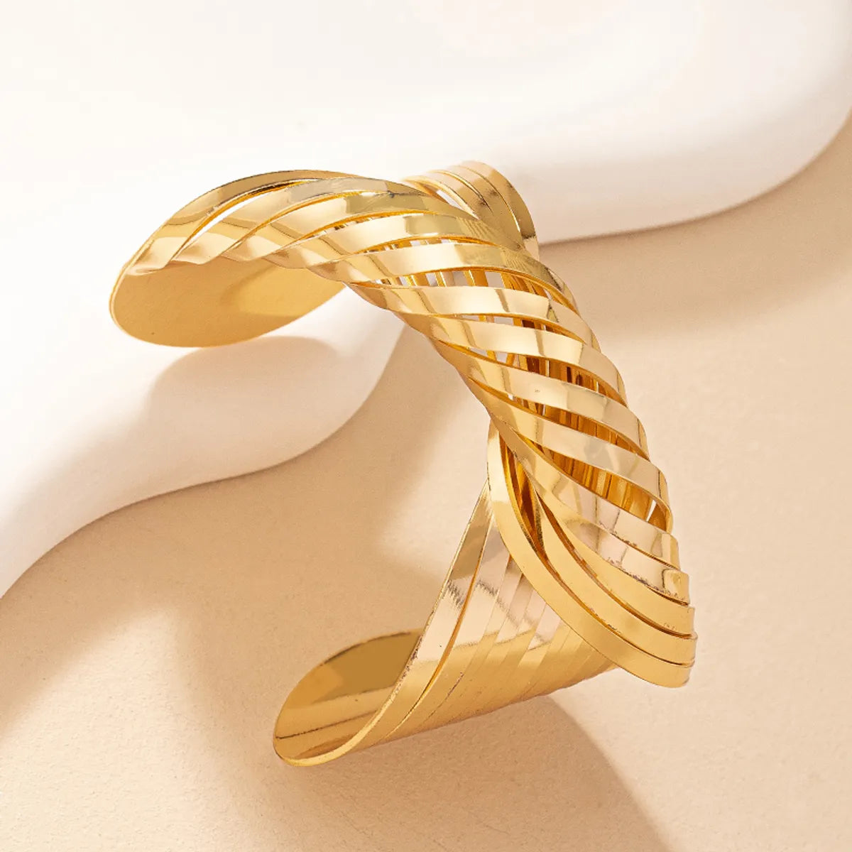 Hip-hop Retro Round Alloy Plating Gold Plated Women's Bangle