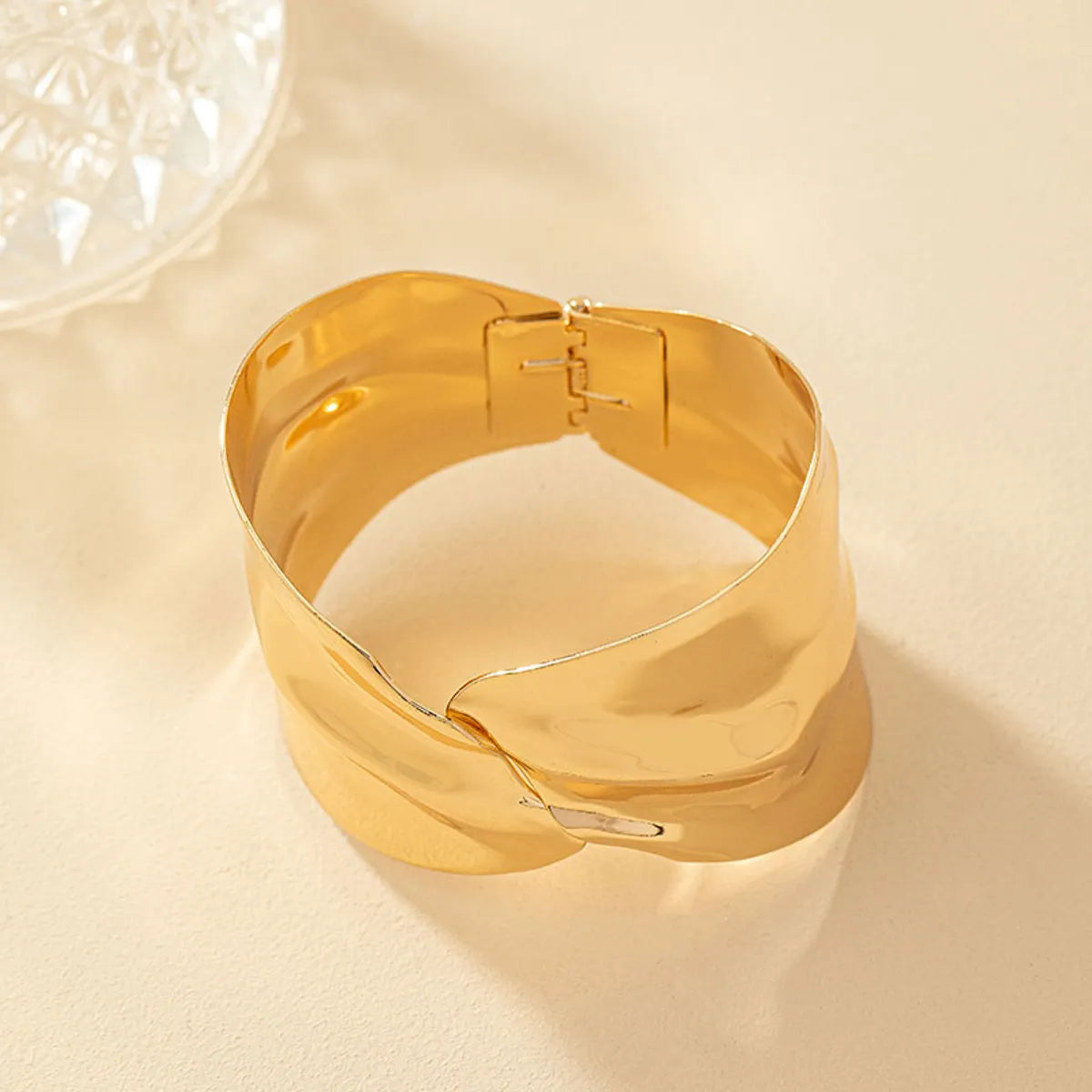 Hip-hop Retro Solid Color Alloy Plating Gold Plated Women's Bangle