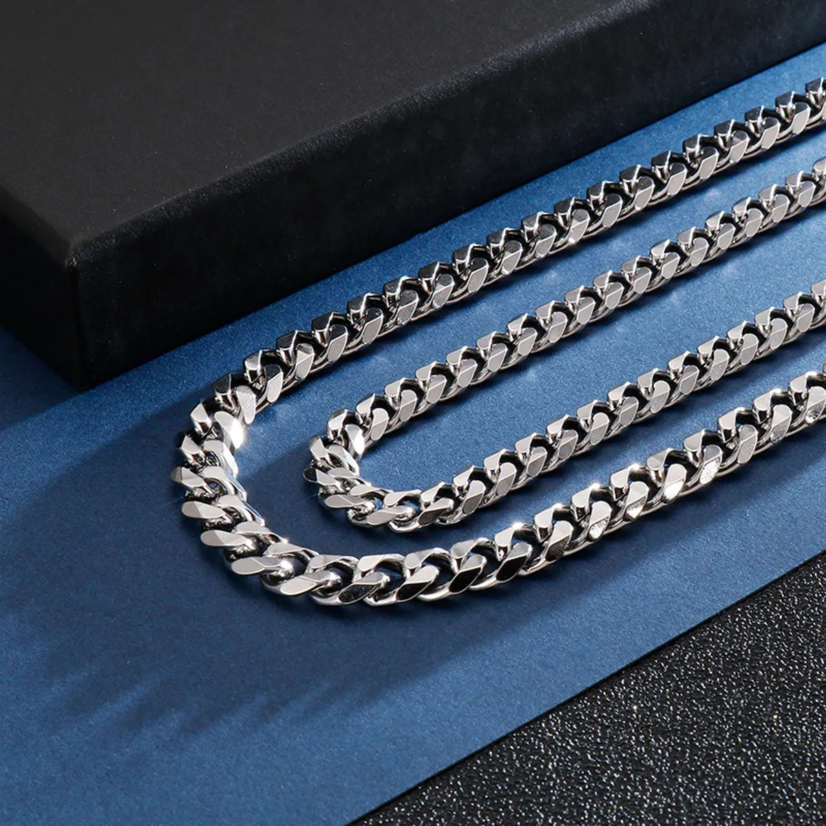 Hip-Hop Retro Solid Color Titanium Steel Chain Men'S Necklace