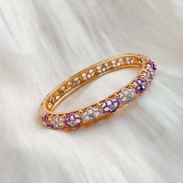 Hollow Open Cuff Bracelet With Enamel Finish And Diamond Embellishment Retro Court Style Plated Fashion Jewelry Wholesale