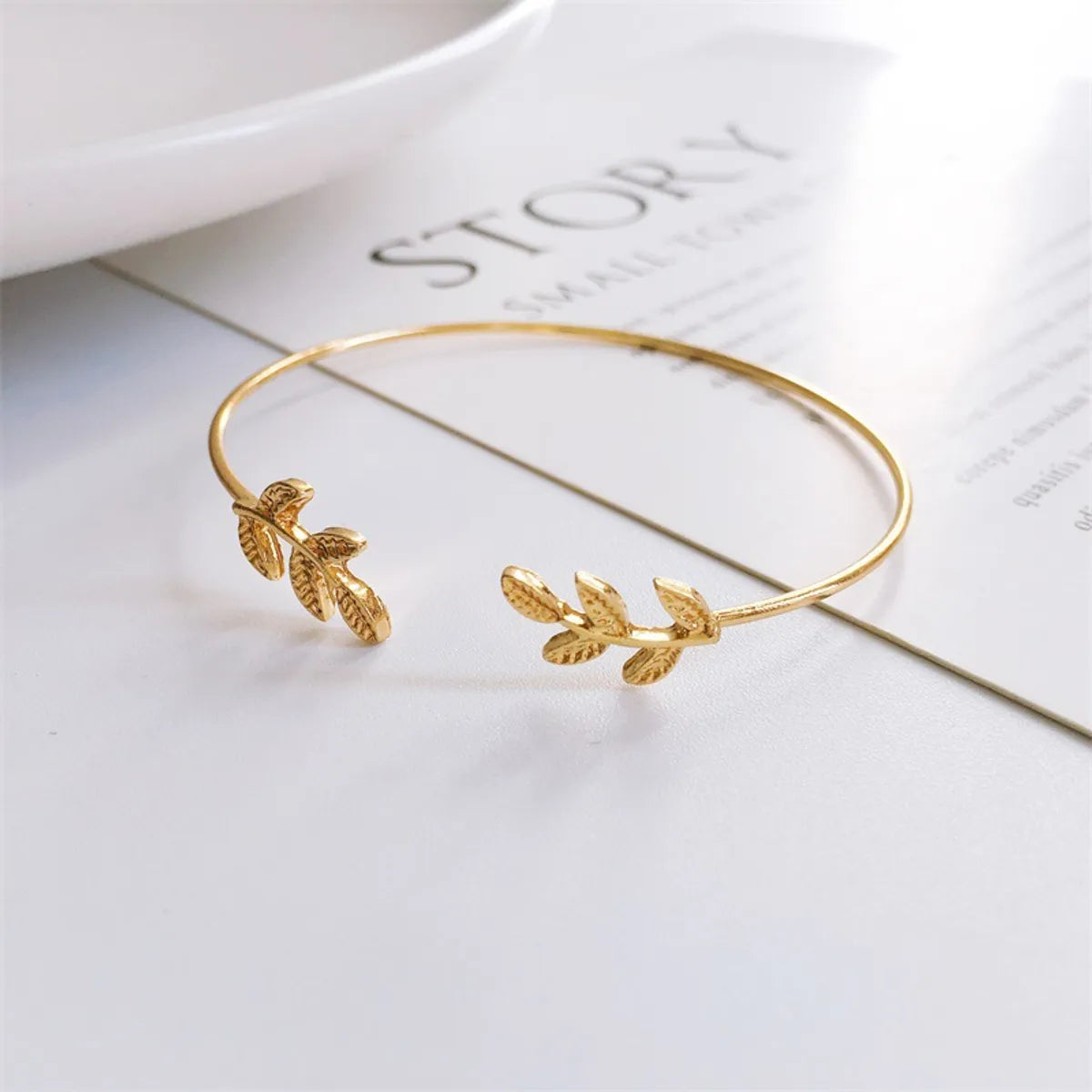 Hot Sale In Europe And America Women'S Spring And Summer Fresh And Simple Leaves Open-Ended Bracelet Wristband Bracelet