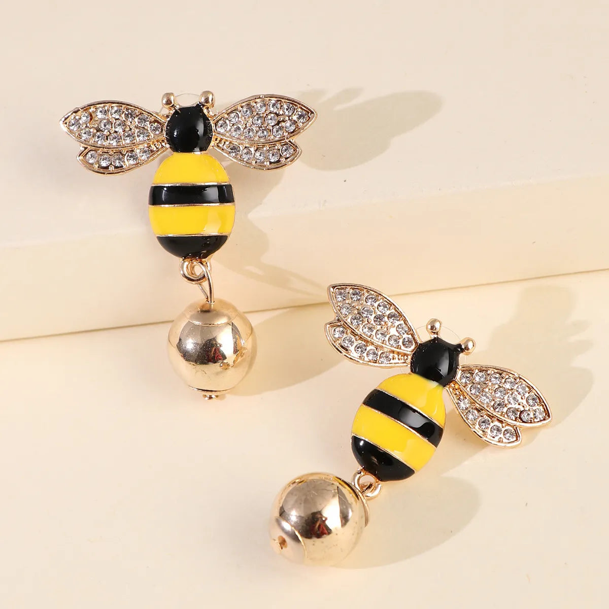 Hot Sales New Symmetrical Earrings Bee Pearl Earrings Ear Jewelry Insect Earrings Korea Wholesale Gooddiy