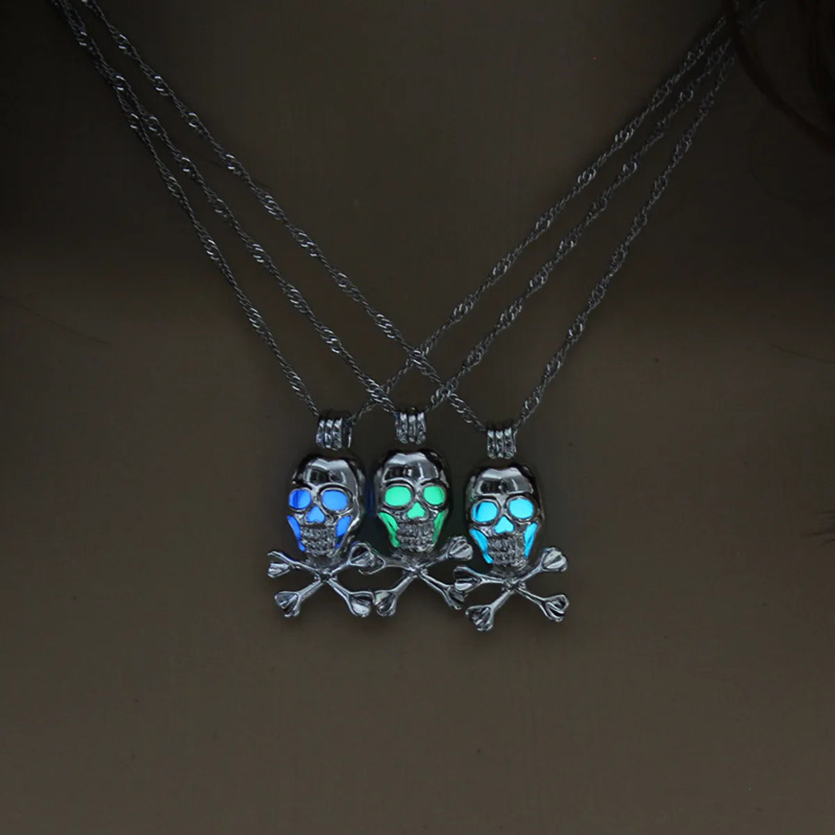 Hot-selling Luminous Openable Skull Pendant Halloween Luminous Necklace Wholesale Gooddiy