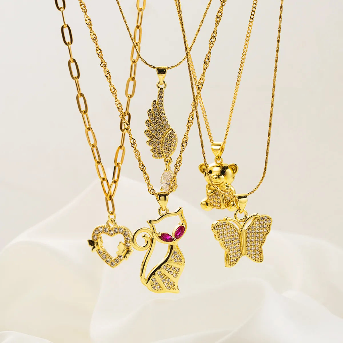 Ig Style Basic Little Bear Cat Butterfly Copper 18k Gold Plated Zircon Pendant Necklace In Bulk