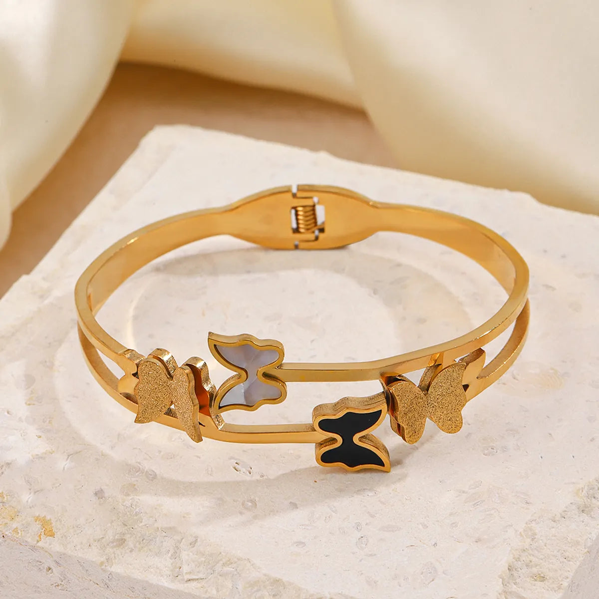 Ig Style Butterfly Stainless Steel Plating 18k Gold Plated Bangle