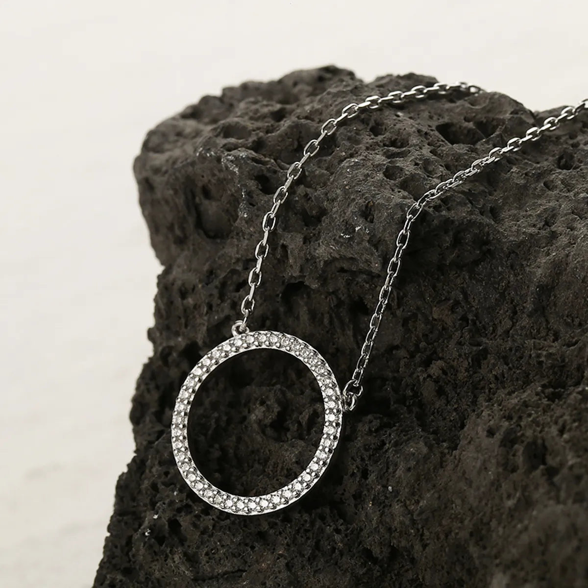 Ig Style Circle Sterling Silver Plating Hollow Out Inlay Zircon White Gold Plated Pendant Necklace