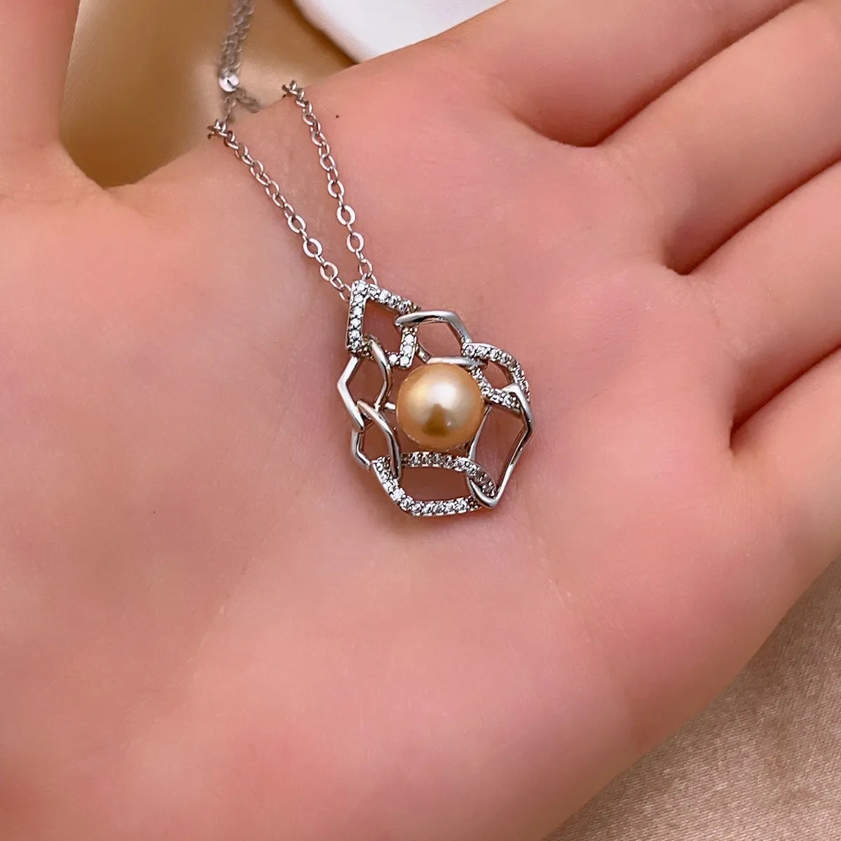 Ig Style Elegant Original Design Water Droplets Copper Plating Inlay Pearl Zircon White Gold Plated Gold Plated Pendant Necklace