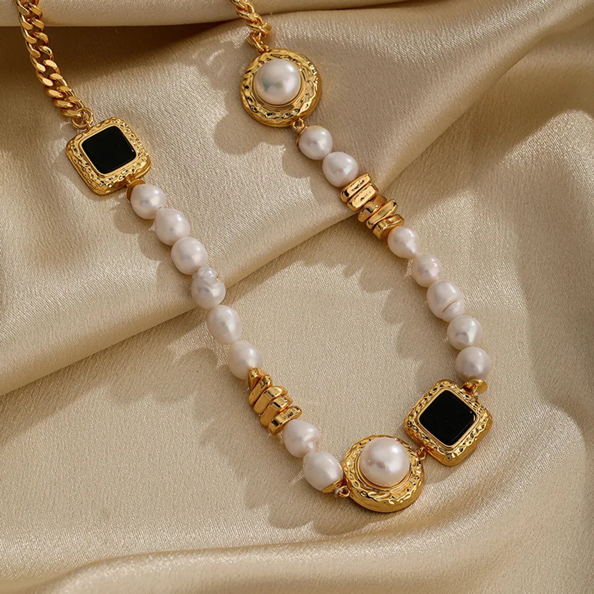 Ig Style Elegant Round Square Copper Beaded Plating Freshwater Pearl Zircon 18k Gold Plated Necklace