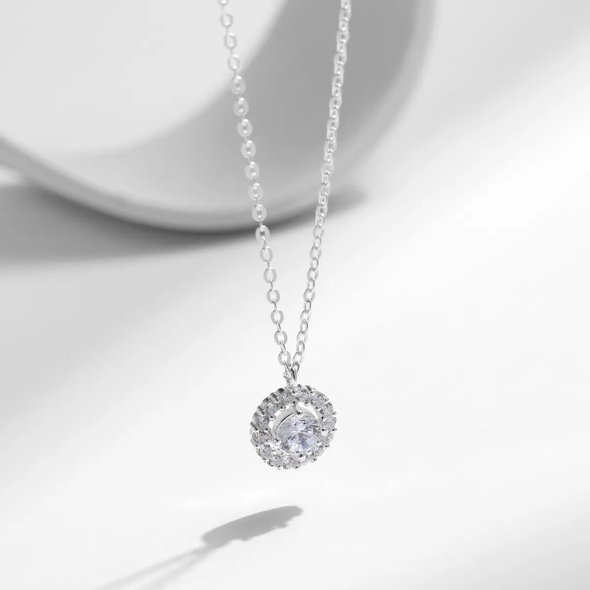 Ig Style Elegant Round Sterling Silver Rhodium Plated Zircon Necklace In Bulk