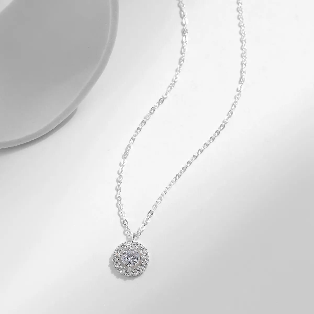 Ig Style Elegant Round Sterling Silver Rhodium Plated Zircon Necklace In Bulk