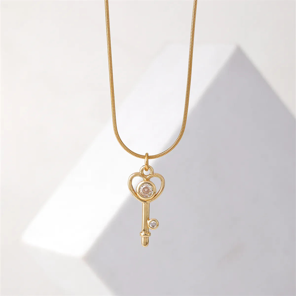 Ig Style Elegant Simple Style Key Copper Plating Inlay Zircon Gold Plated Necklace