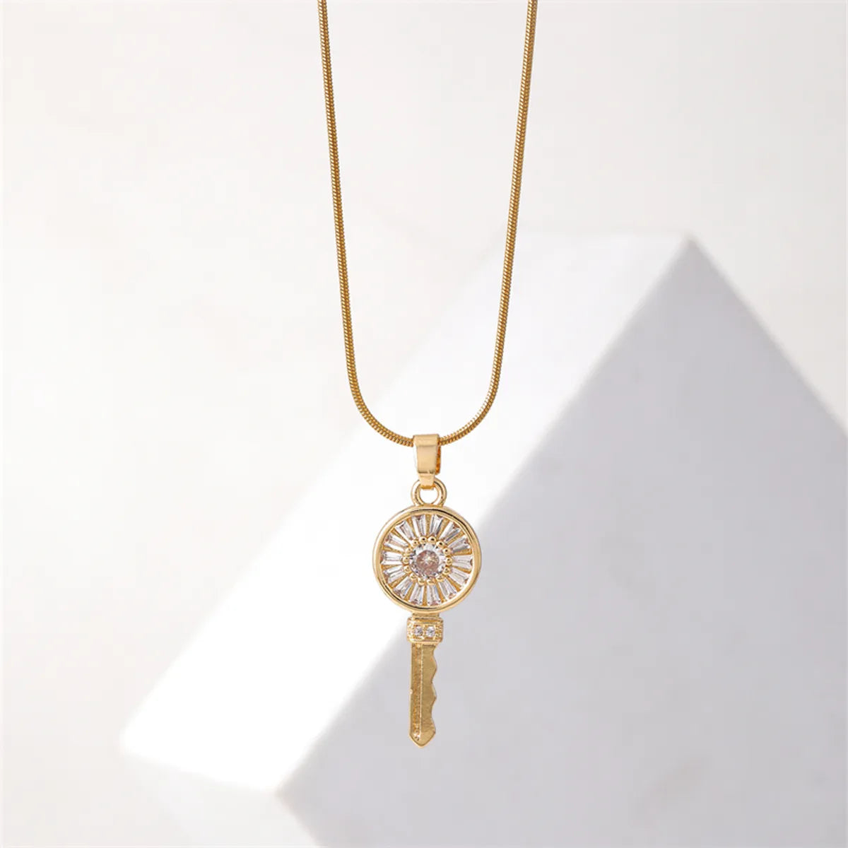 Ig Style Elegant Simple Style Key Copper Plating Inlay Zircon Gold Plated Necklace