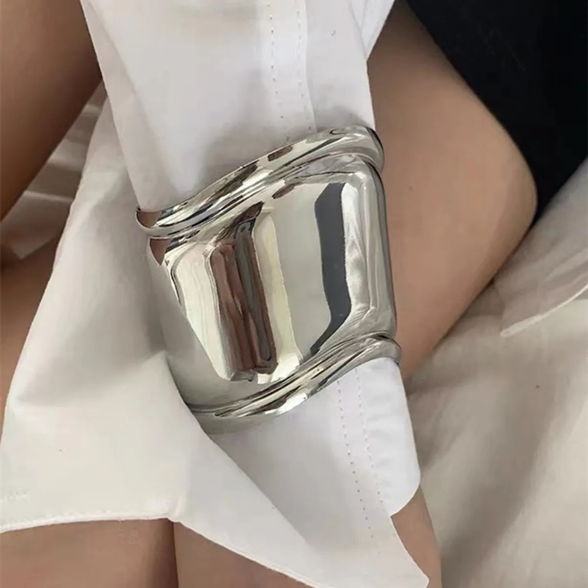 Ig Style Exaggerated Geometric Metal Plating Women'S Cuff Bracelets