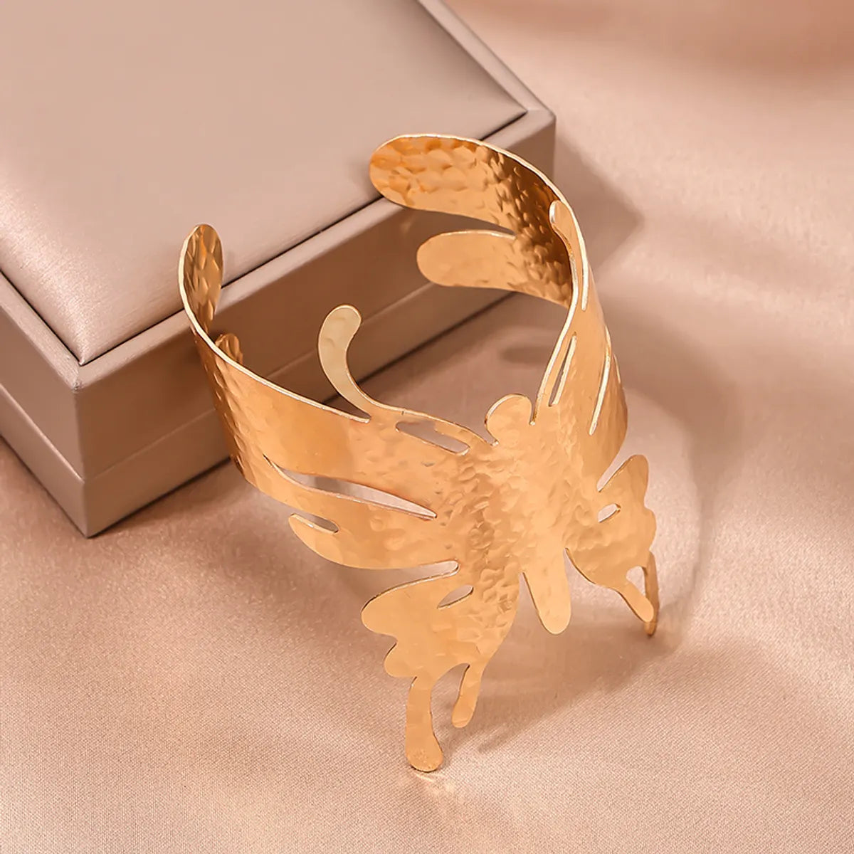 IG Style Exaggerated Modern Style Butterfly Alloy Wholesale Bangle