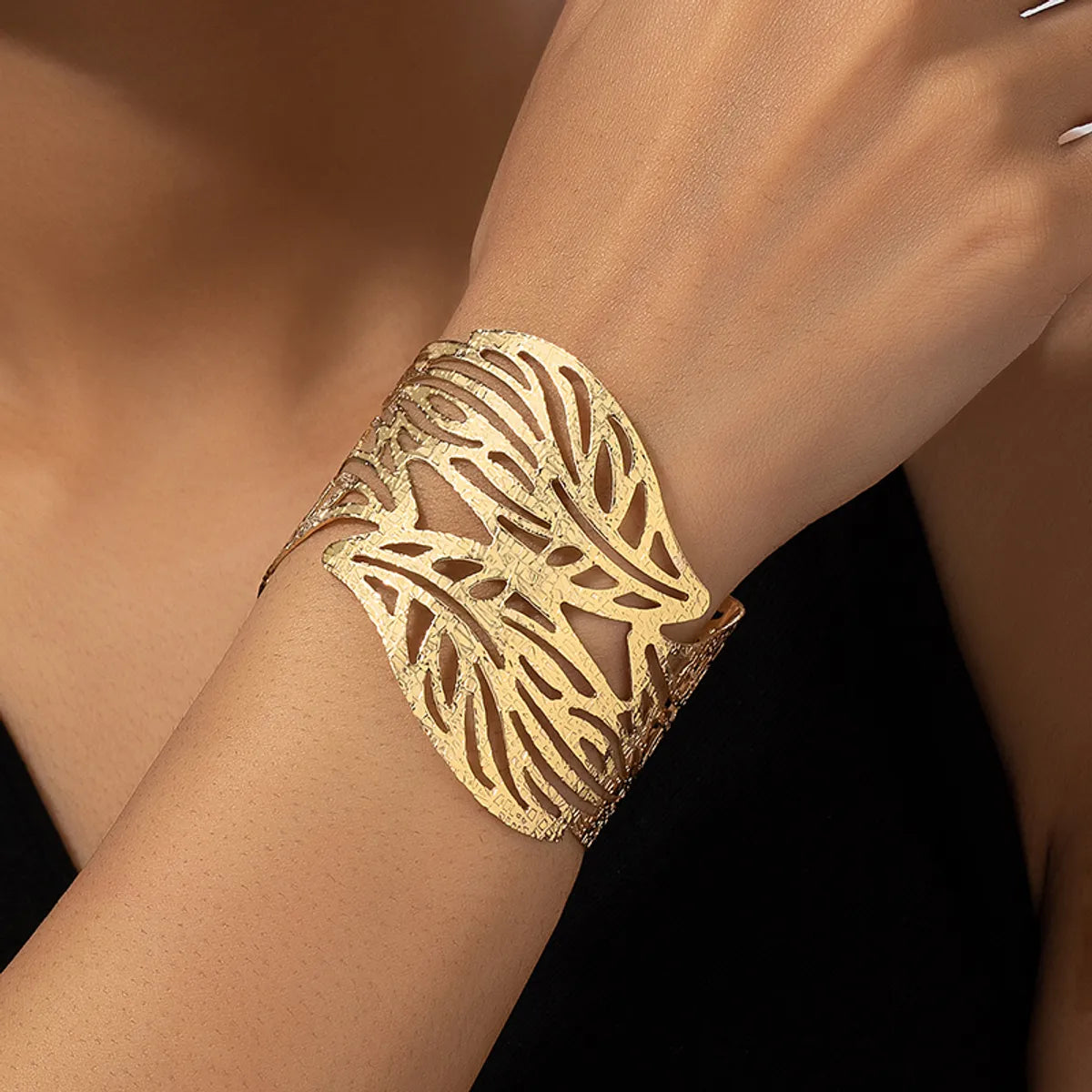 Ig Style Retro Leaves Alloy Plating Women's Bangle