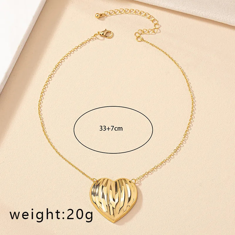 Ig Style Retro Roman Style Heart Shape Alloy Plating Women'S Pendant Necklace