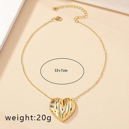 Ig Style Retro Roman Style Heart Shape Alloy Plating Women'S Pendant Necklace