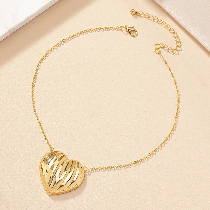 Ig Style Retro Roman Style Heart Shape Alloy Plating Women'S Pendant Necklace