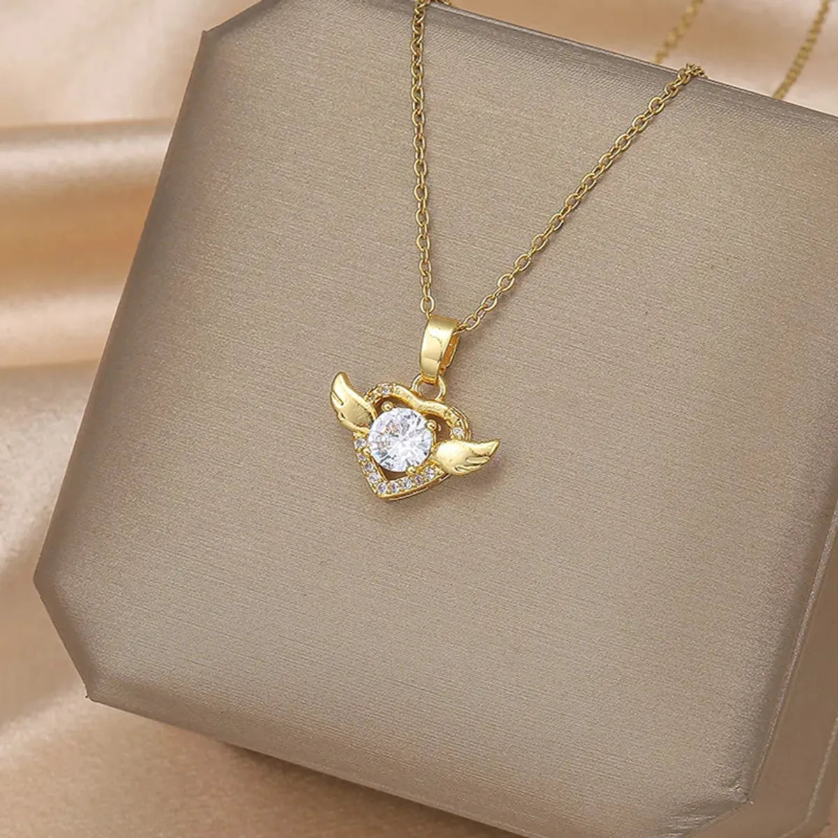 Ig Style Simple Style Heart Shape Wings Lock Titanium Steel Copper Plating Inlay Zircon Gold Plated Pendant Necklace