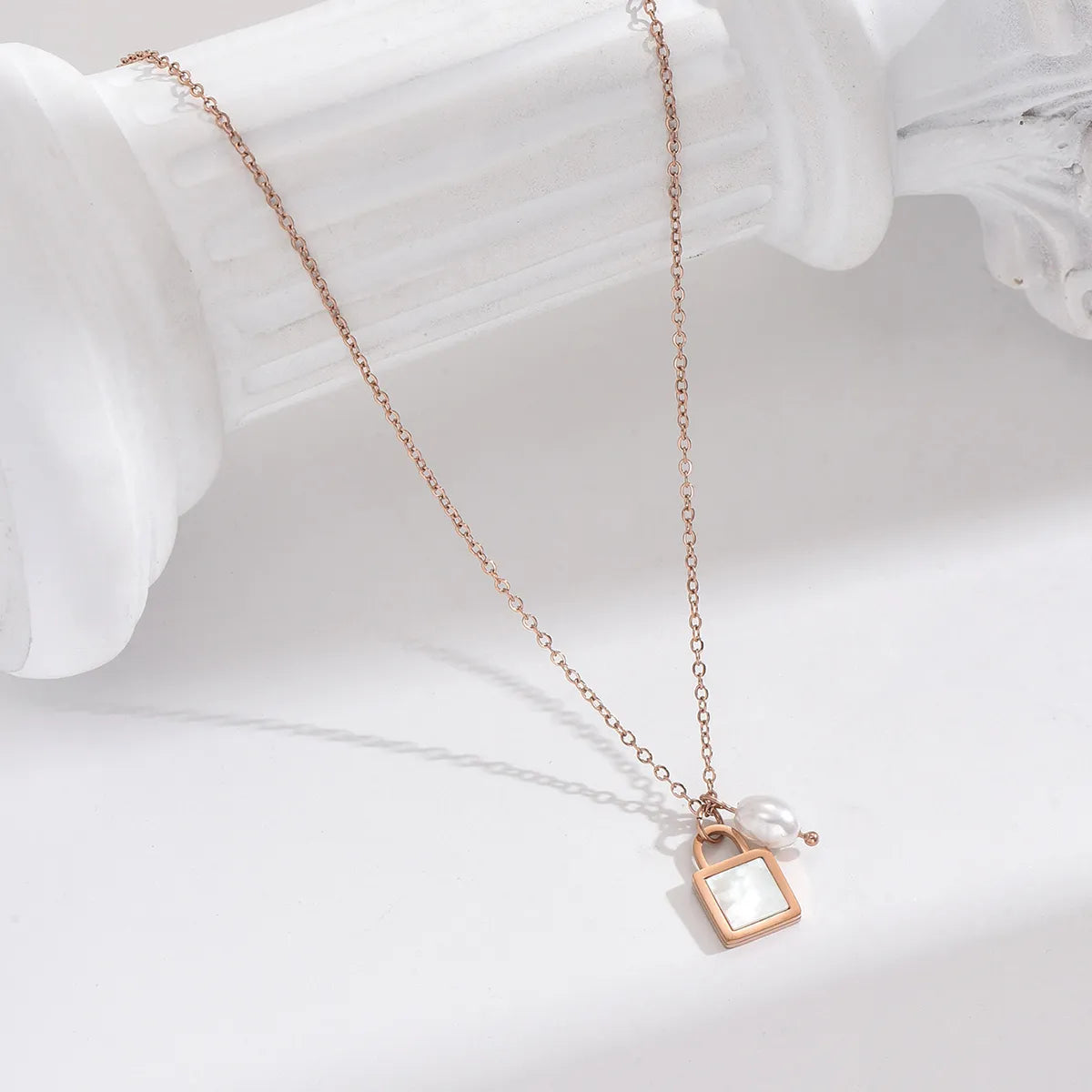 Ig Style Simple Style Lock Stainless Steel Plating Inlay Artificial Pearls Shell 14k Gold Plated Rose Gold Plated Pendant Necklace