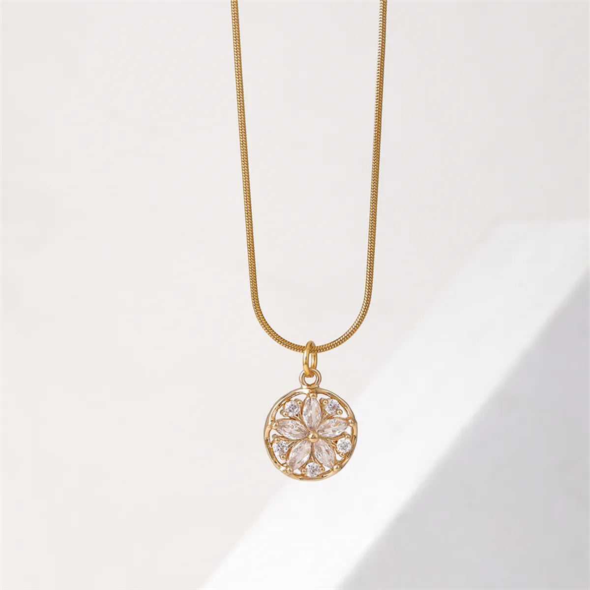 Ig Style Simple Style Snowflake Stainless Steel Copper Plating Inlay Zircon Gold Plated Pendant Necklace