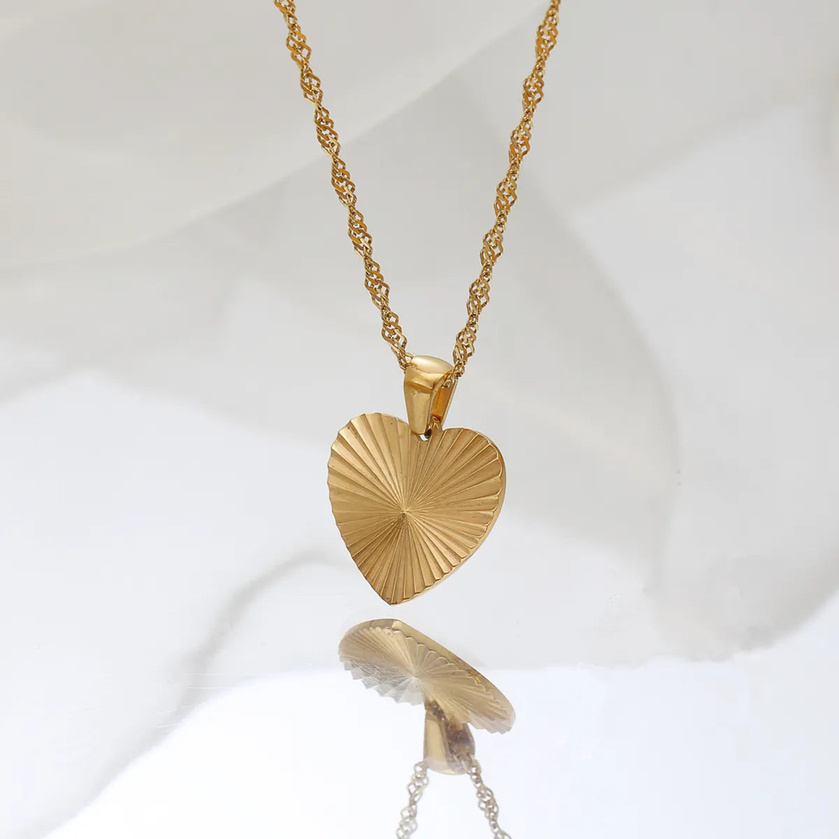 Ig Style Sweet Heart Shape Stainless Steel Plating Carving 18k Gold Plated Pendant Necklace