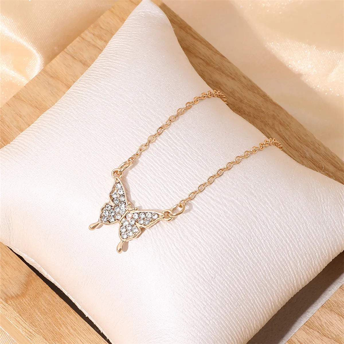 IG Style Sweet Shiny Butterfly Rhinestones Alloy Iron Wholesale Necklace