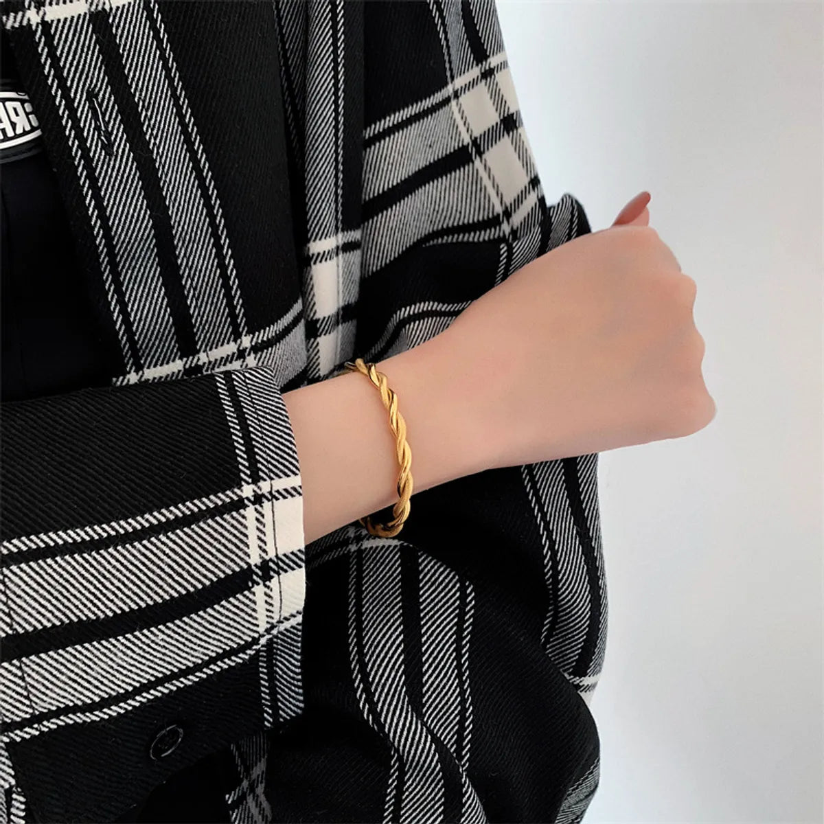 Ig Style Twist Titanium Steel 18k Gold Plated Cuff Bracelets In Bulk