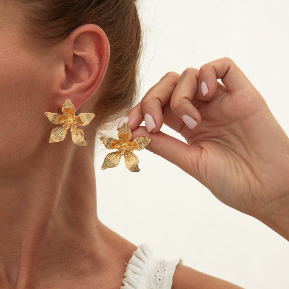 Ins Style Metal Leaf And Flower Pleated Earrings With Electroplating Design For Women