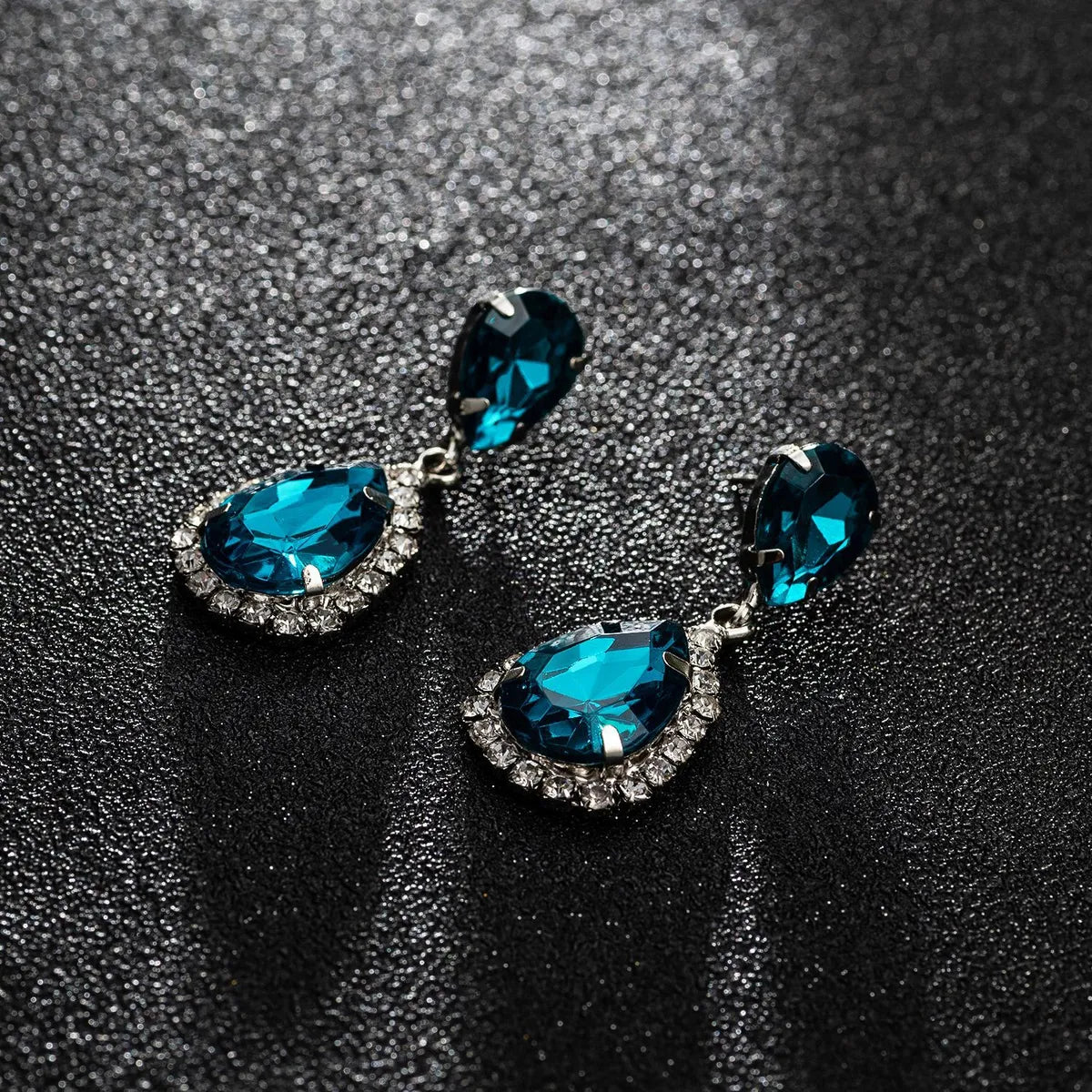 1 Pair Ins Style Shiny Water Droplets Inlay Artificial Crystal Rhinestone Crystal Rhinestones Drop Earrings