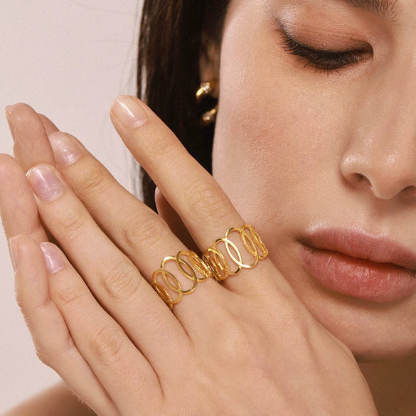 Interlocking Cold Style Niche Hollow Interlaced Geometric Stainless Steel Gold Plated Finger Ring For Women