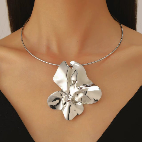 Jewelry Alloy Heart Shape Flower Hollow Retro Exaggerated Women's Short Necklace Collar