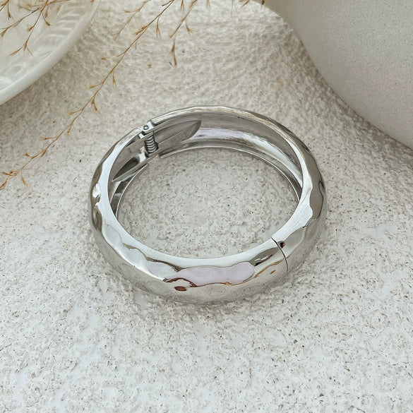 Jewelry Alloy Highend Irregular Round Spring Bracelet With Electroplating