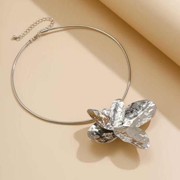 Jewelry Alloy Irregular Petal Clavicle Chain With Flower Design And Electroplating