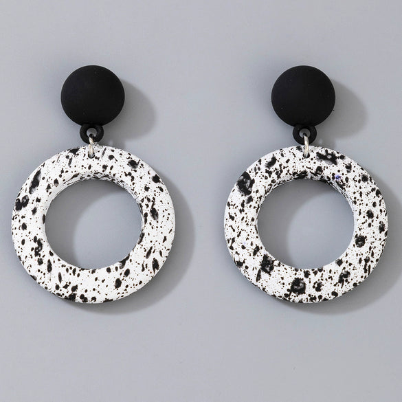 Jewelry Alloy Round Short Earrings With Black And White Color And Electroplating Treatment