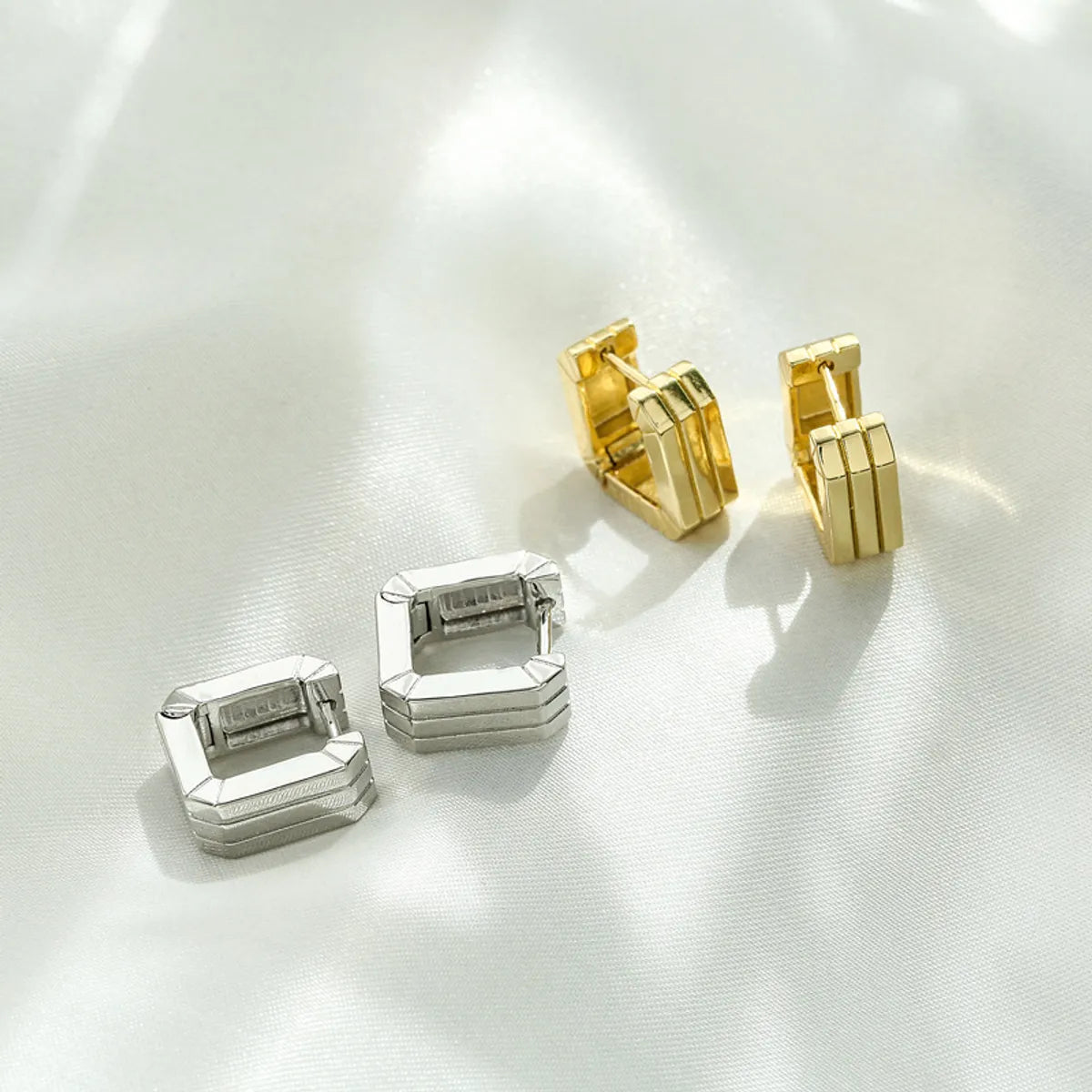 Hecheng Ornament Glossy Vertical Stripes Square Ear Clip Fashion 18k Gold Plated Ornament Ve394