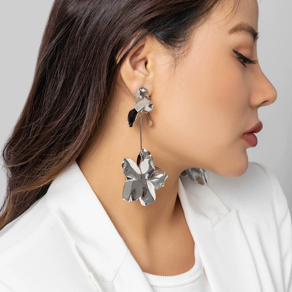Jewelry Imitation Pearl Geometric Leaf Pleated Electroplated Women's Earrings