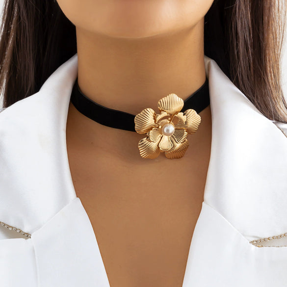 Jewelry Metal Rhinestone Imitation Pearl Flannel Choker Necklace With Geometric And Flower Pattern Electroplating For Women