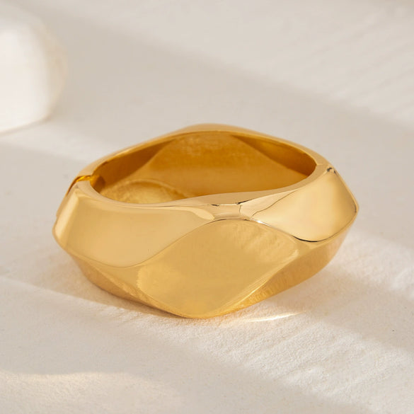 Jewelry Oval Curved Zinc Alloy Light Luxury Style Electroplated Bracelet