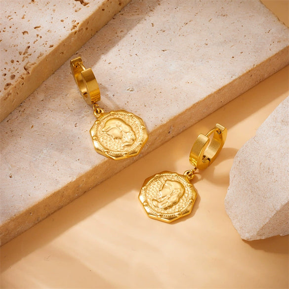 Jewelry Set Stainless Steel Goldplated Round Pendant And Chain For Women Retro Fashion Style