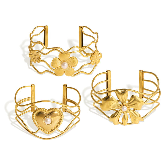 18K Gold Plated Stainless Steel Cut Out Heart Open Bracelet With 18K Vacuum Plating In Furnace