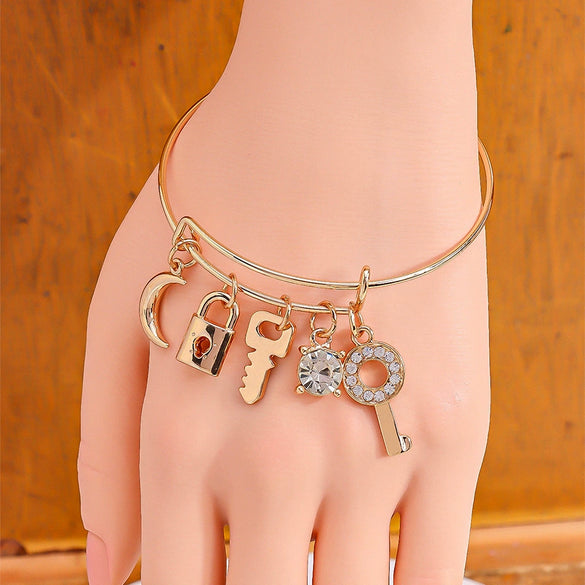 Key And Lock Zinc Alloy Bracelet With Gold Tone Electroplated Finish Romantic Couple Jewelry