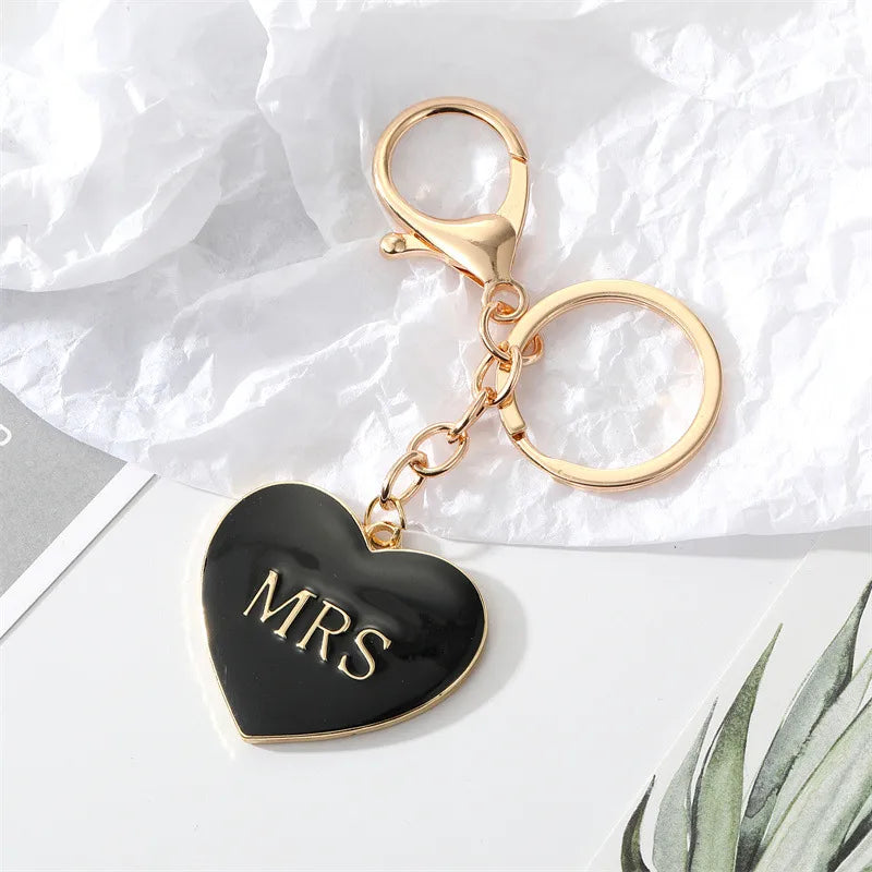 Korea Simple Personality Alloy Black And White Heart-Shape Keychain