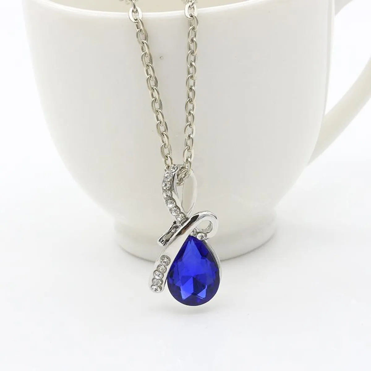 Water Droplets Women's Pendant Necklace