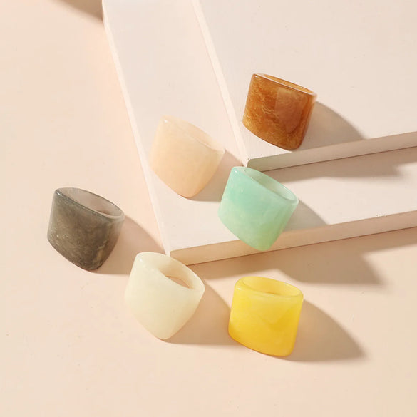 Korean Retro Resin Niche Design Index Finger Ring Fashion Temperament Simple Trend Acrylic Ring